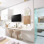 Mona Lisa Apartment *