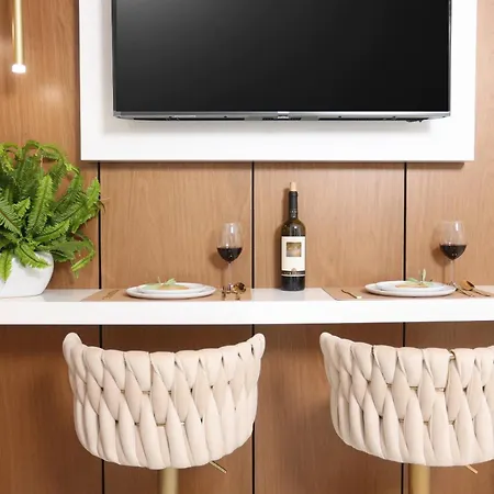 Mona Lisa Pefkochori