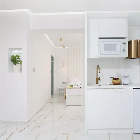 Mona Lisa Pefkochori